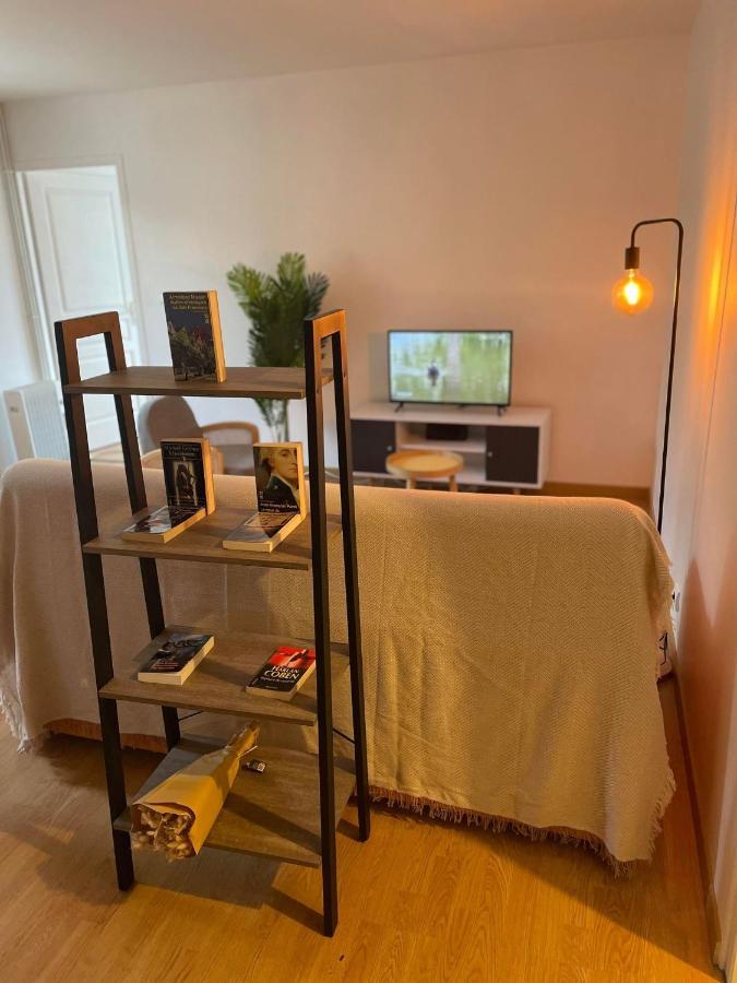 Appartement Chloe Du Lac Montferrat  Bagian luar foto