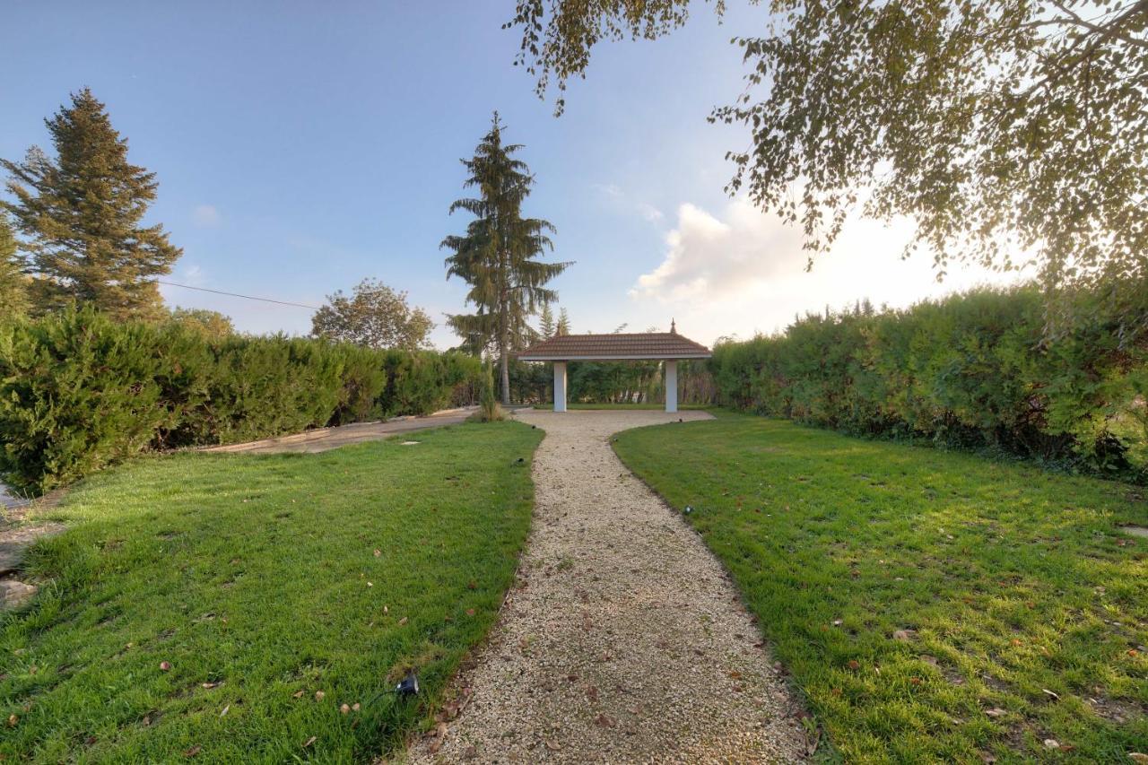 Appartement Chloe Du Lac Montferrat  Bagian luar foto