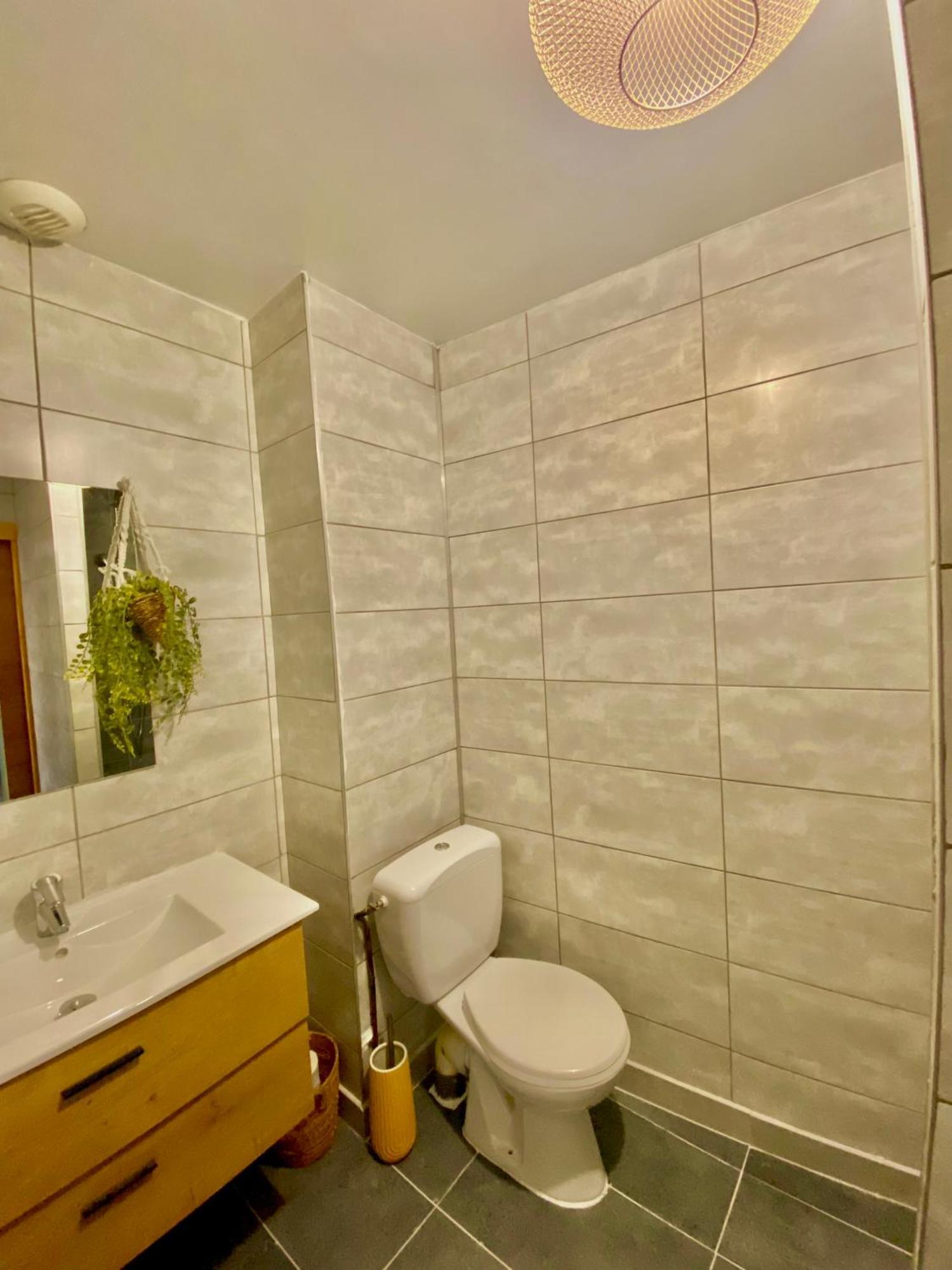 Appartement Chloe Du Lac Montferrat  Bagian luar foto