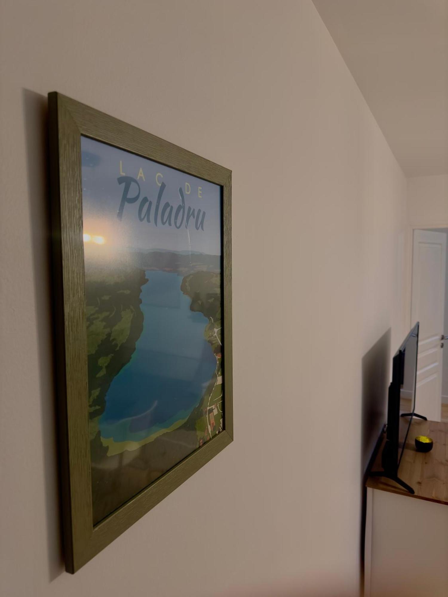 Appartement Chloe Du Lac Montferrat  Bagian luar foto