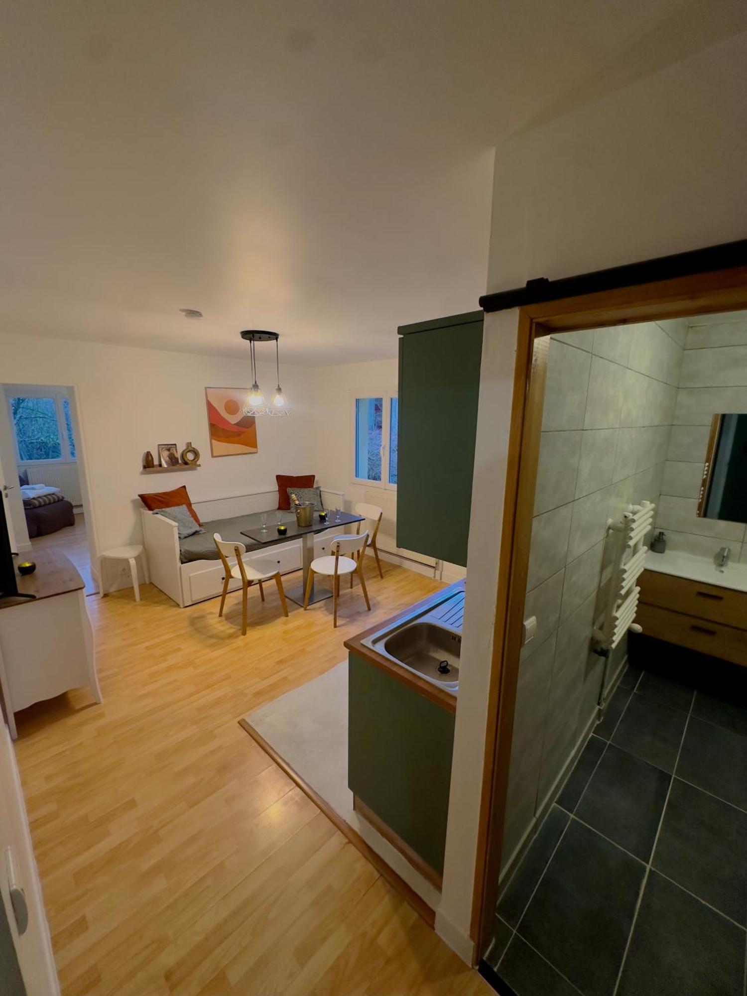 Appartement Chloe Du Lac Montferrat  Bagian luar foto
