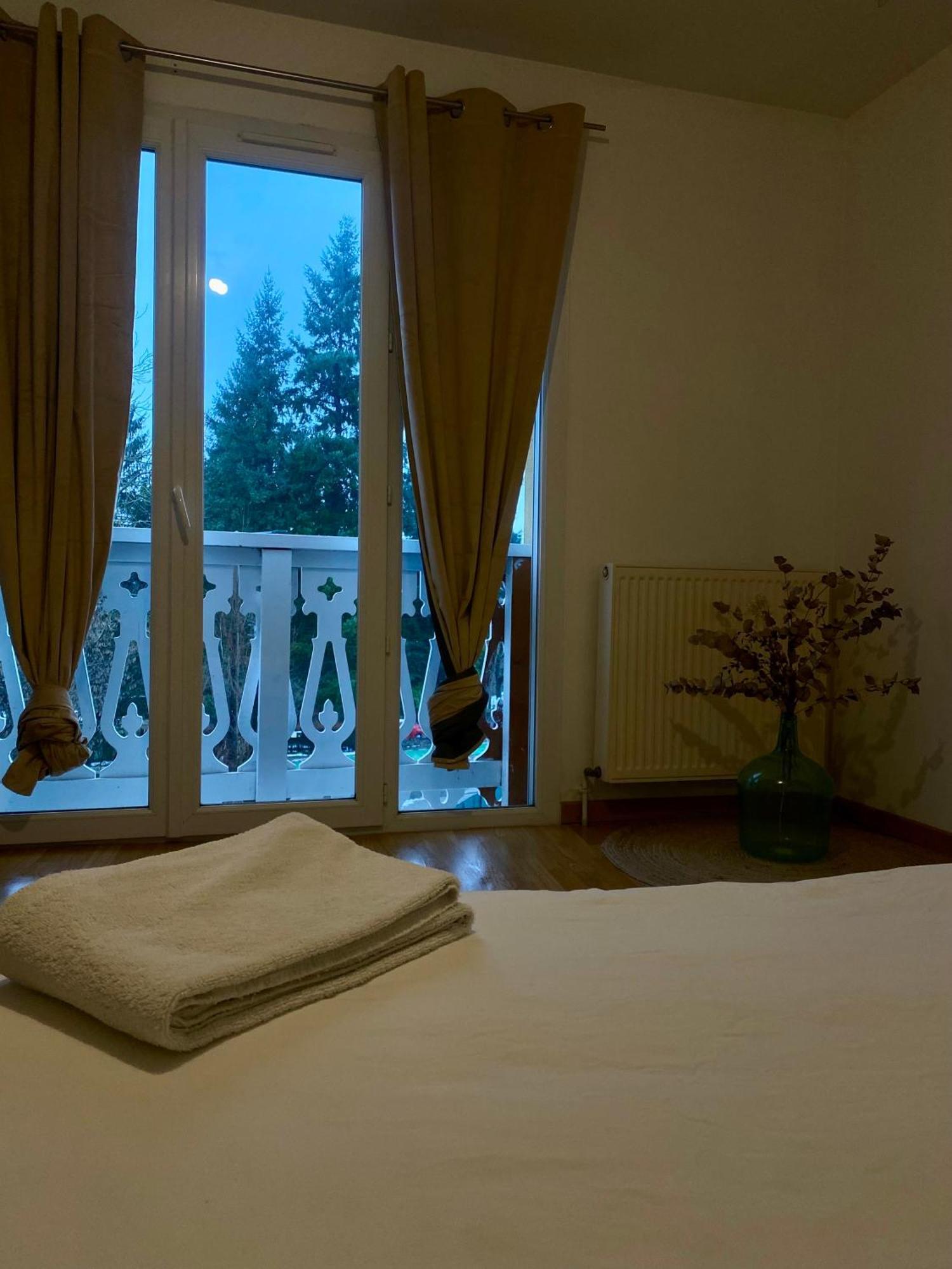Appartement Chloe Du Lac Montferrat  Bagian luar foto
