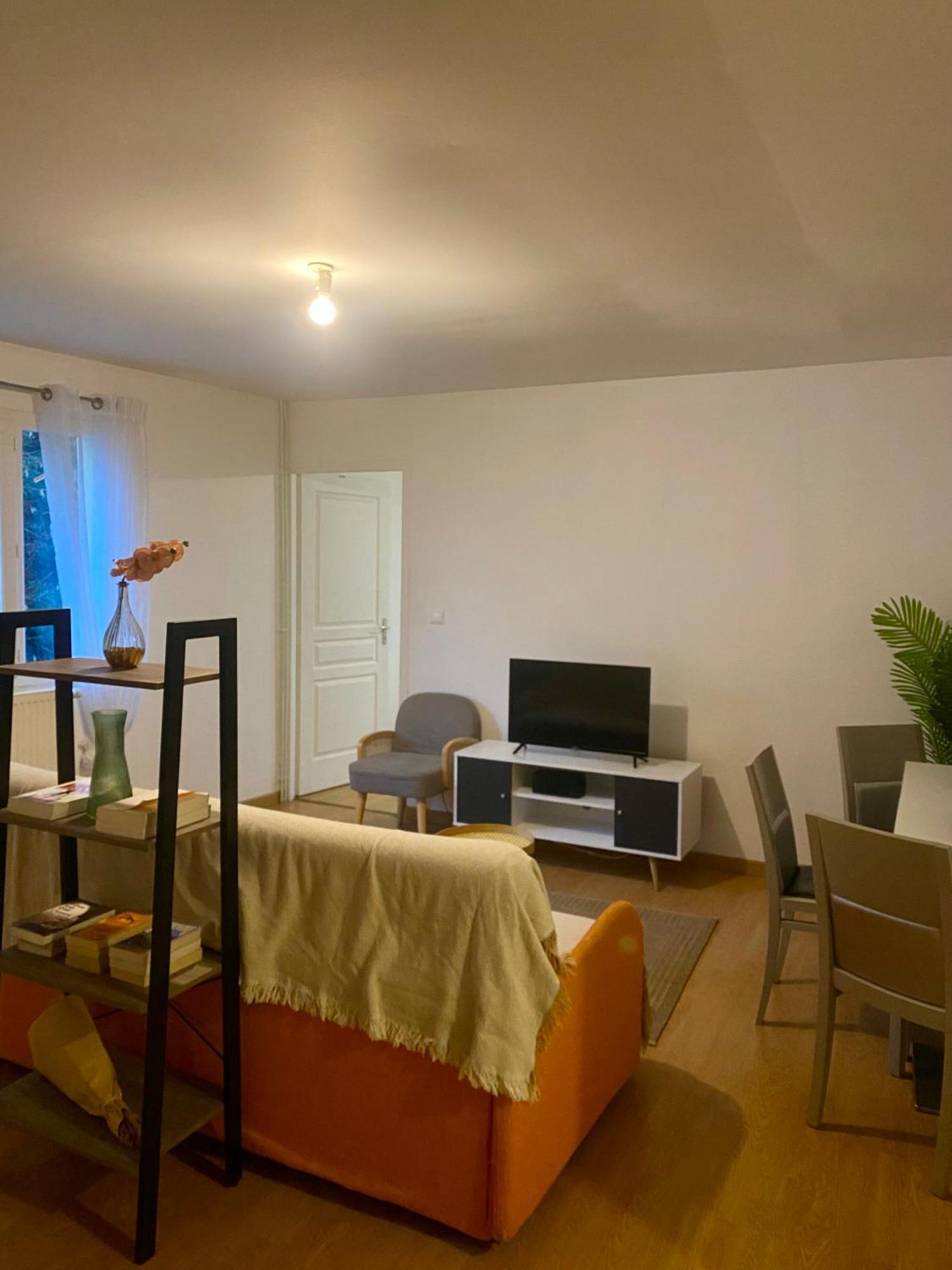 Appartement Chloe Du Lac Montferrat  Bagian luar foto