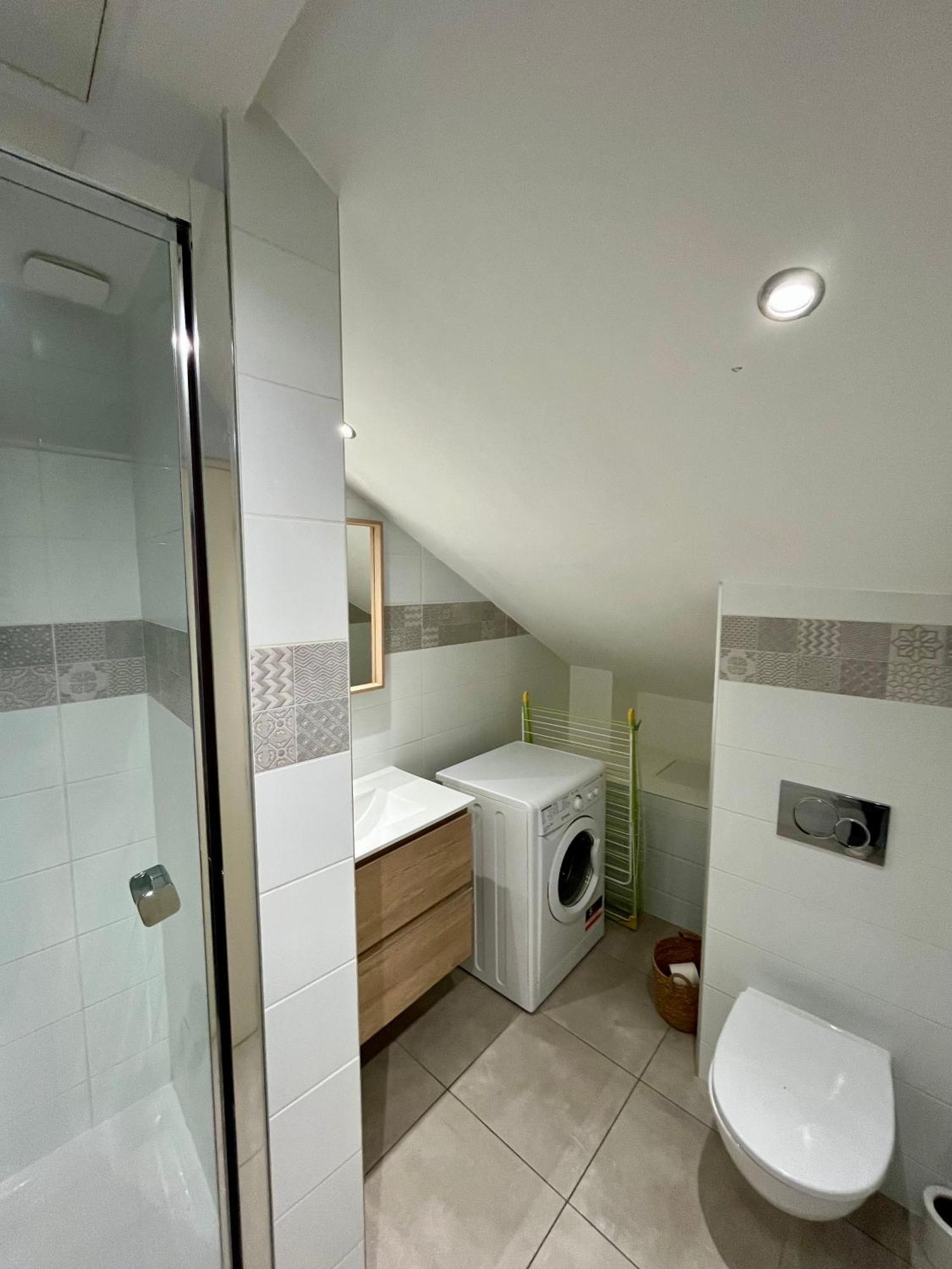 Appartement Chloe Du Lac Montferrat  Bagian luar foto