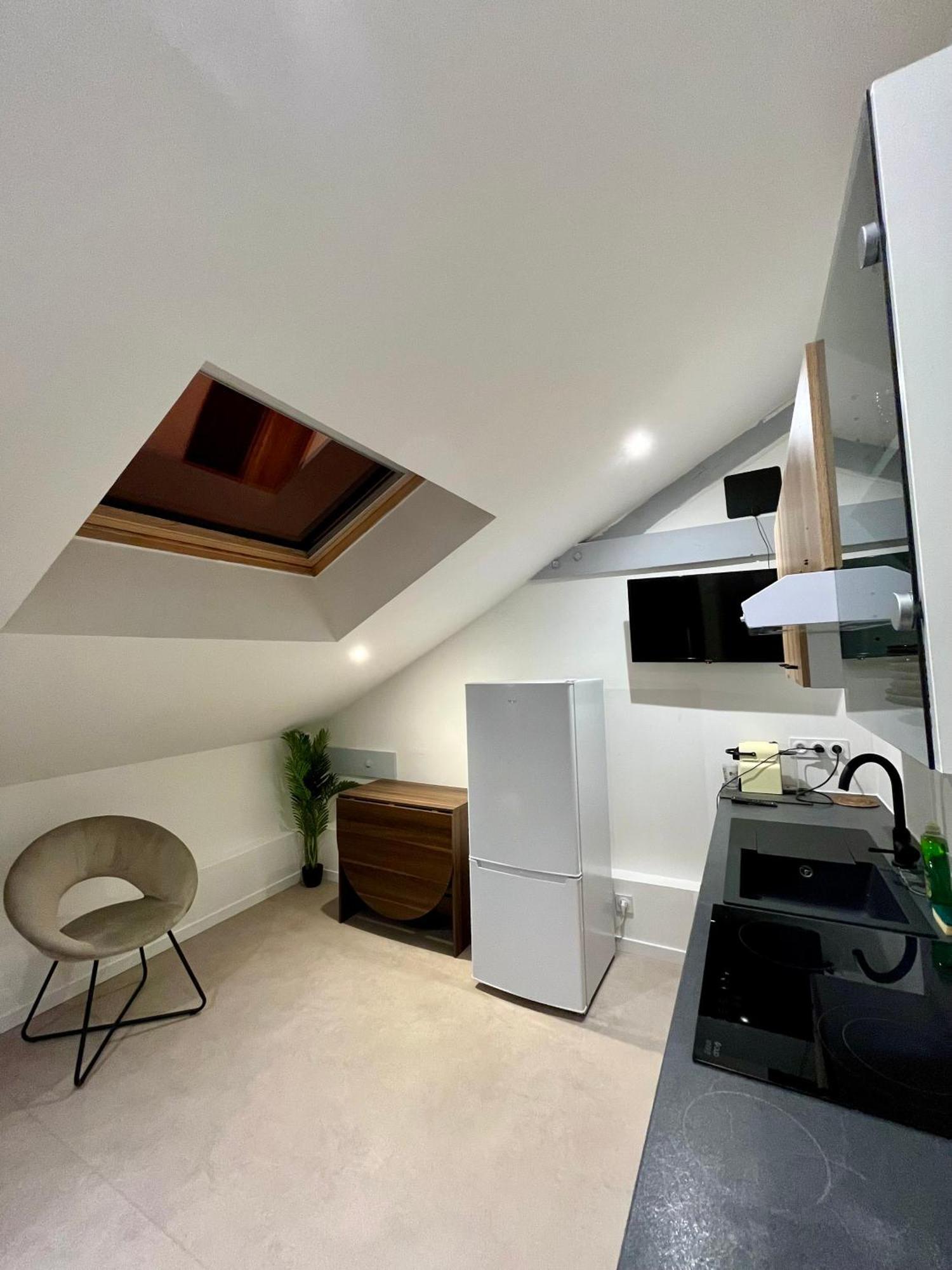Appartement Chloe Du Lac Montferrat  Bagian luar foto
