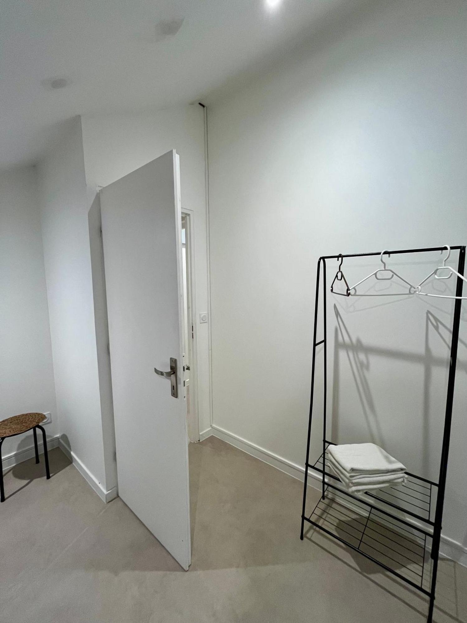 Appartement Chloe Du Lac Montferrat  Bagian luar foto