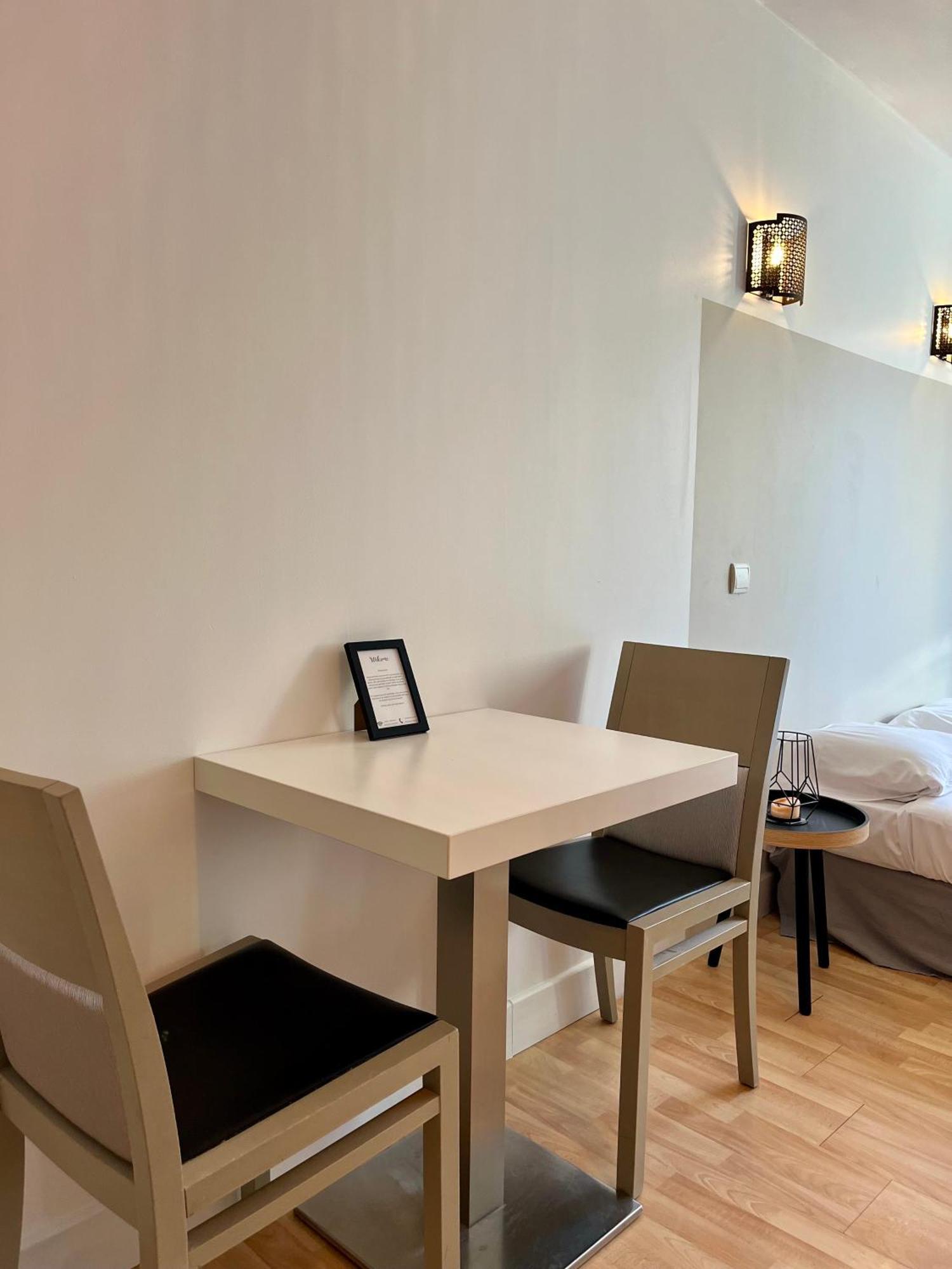 Appartement Chloe Du Lac Montferrat  Bagian luar foto