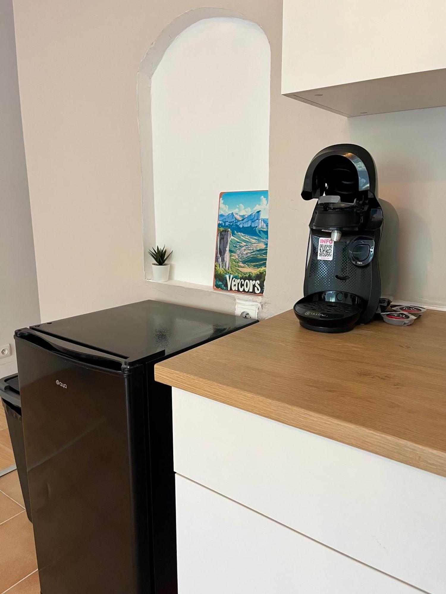 Appartement Chloe Du Lac Montferrat  Bagian luar foto